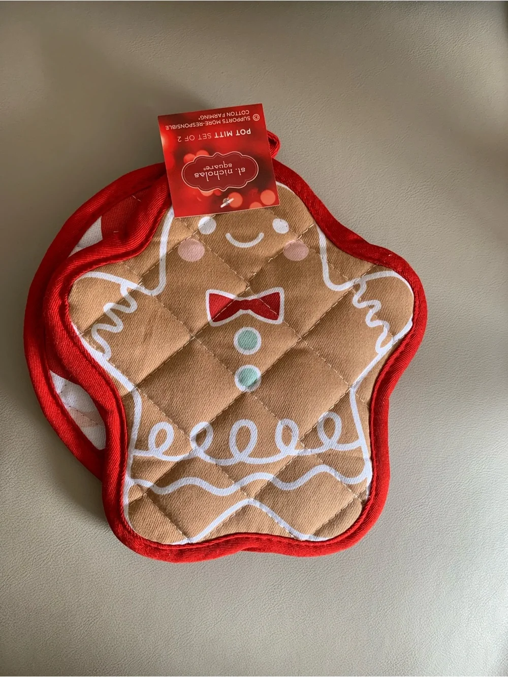 St. Nicholas Square Red and Brown Gingerbread Star Pot Mitt Set